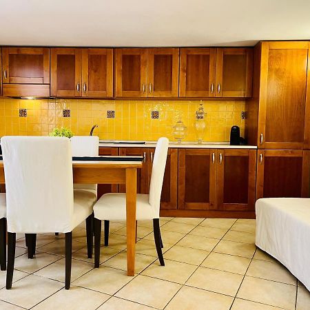 Gesu Nuovo Apartment Napoli Bagian luar foto