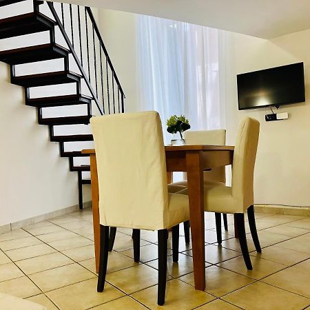 Gesu Nuovo Apartment Napoli Bagian luar foto