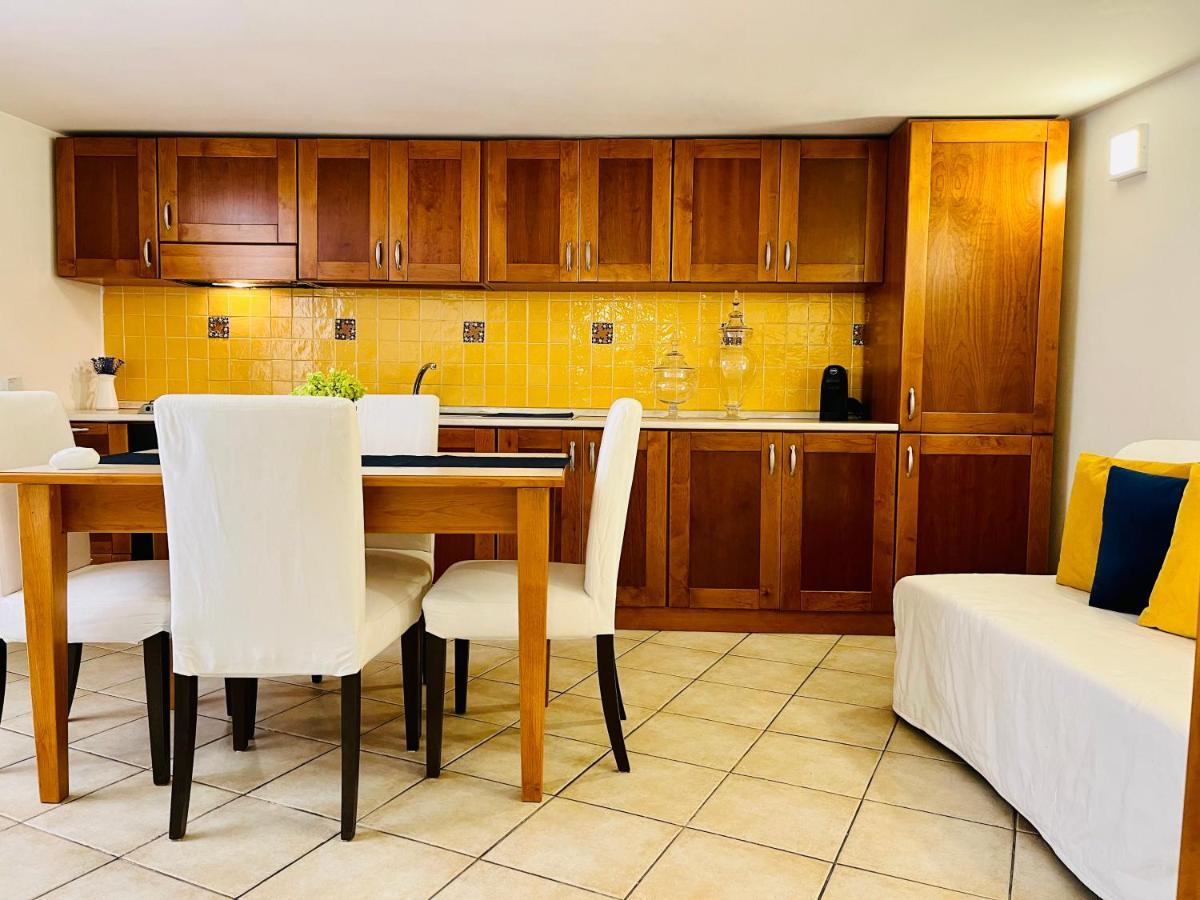 Gesu Nuovo Apartment Napoli Bagian luar foto