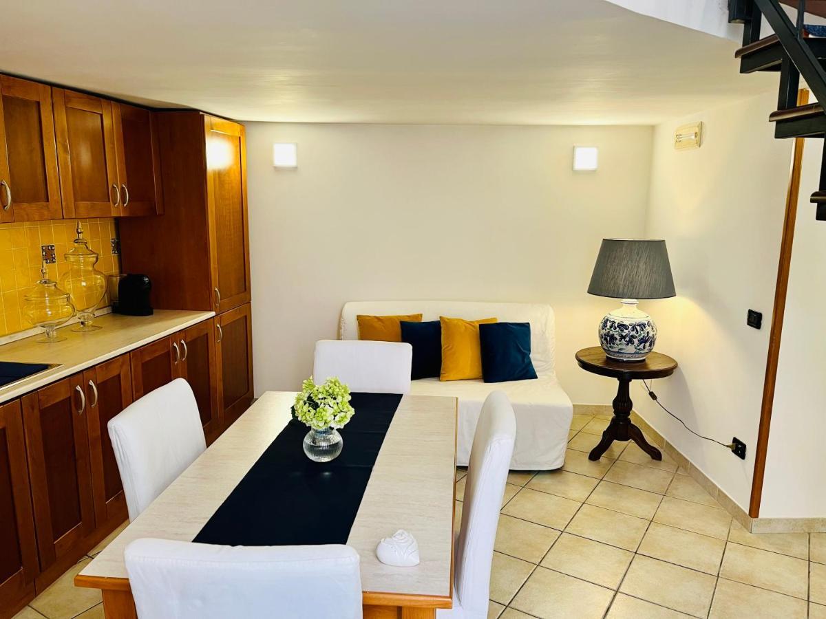 Gesu Nuovo Apartment Napoli Bagian luar foto