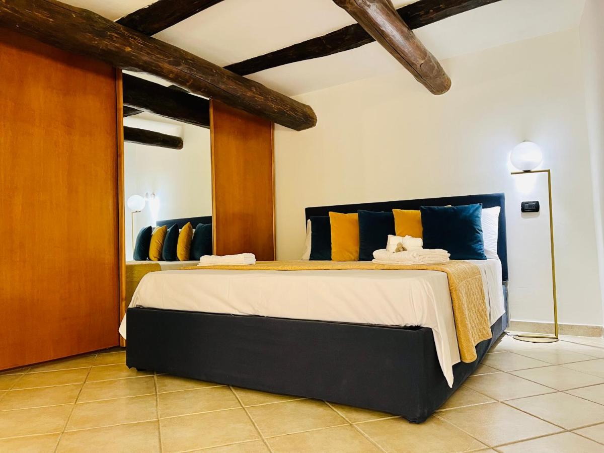 Gesu Nuovo Apartment Napoli Bagian luar foto