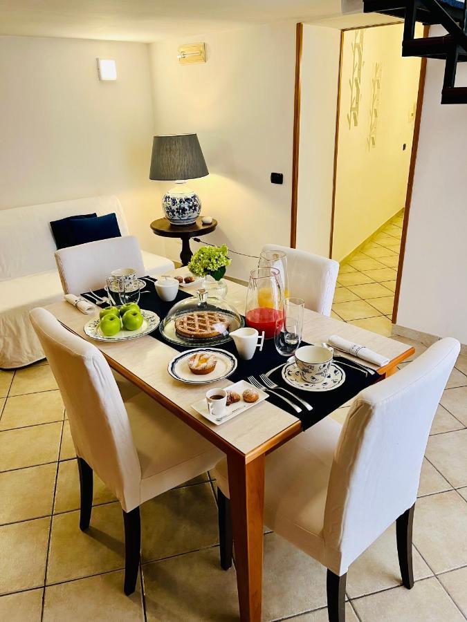 Gesu Nuovo Apartment Napoli Bagian luar foto