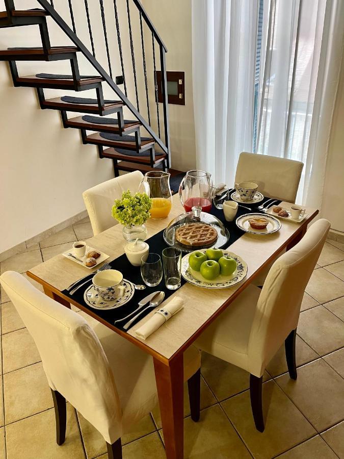 Gesu Nuovo Apartment Napoli Bagian luar foto